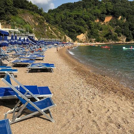 La Castellana Una Finestra Sul Mare- Air Conditioned Леричи Экстерьер фото